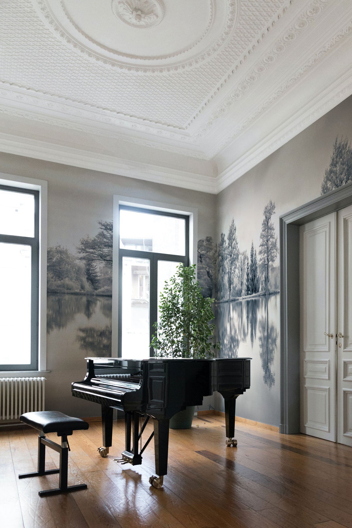 Serene Lakeside Haven