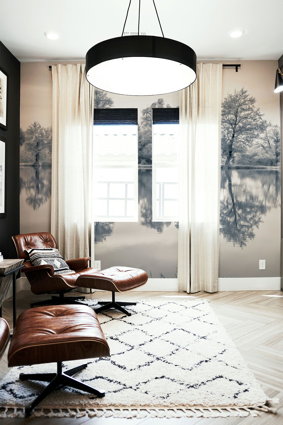 Serene Lakeside Haven