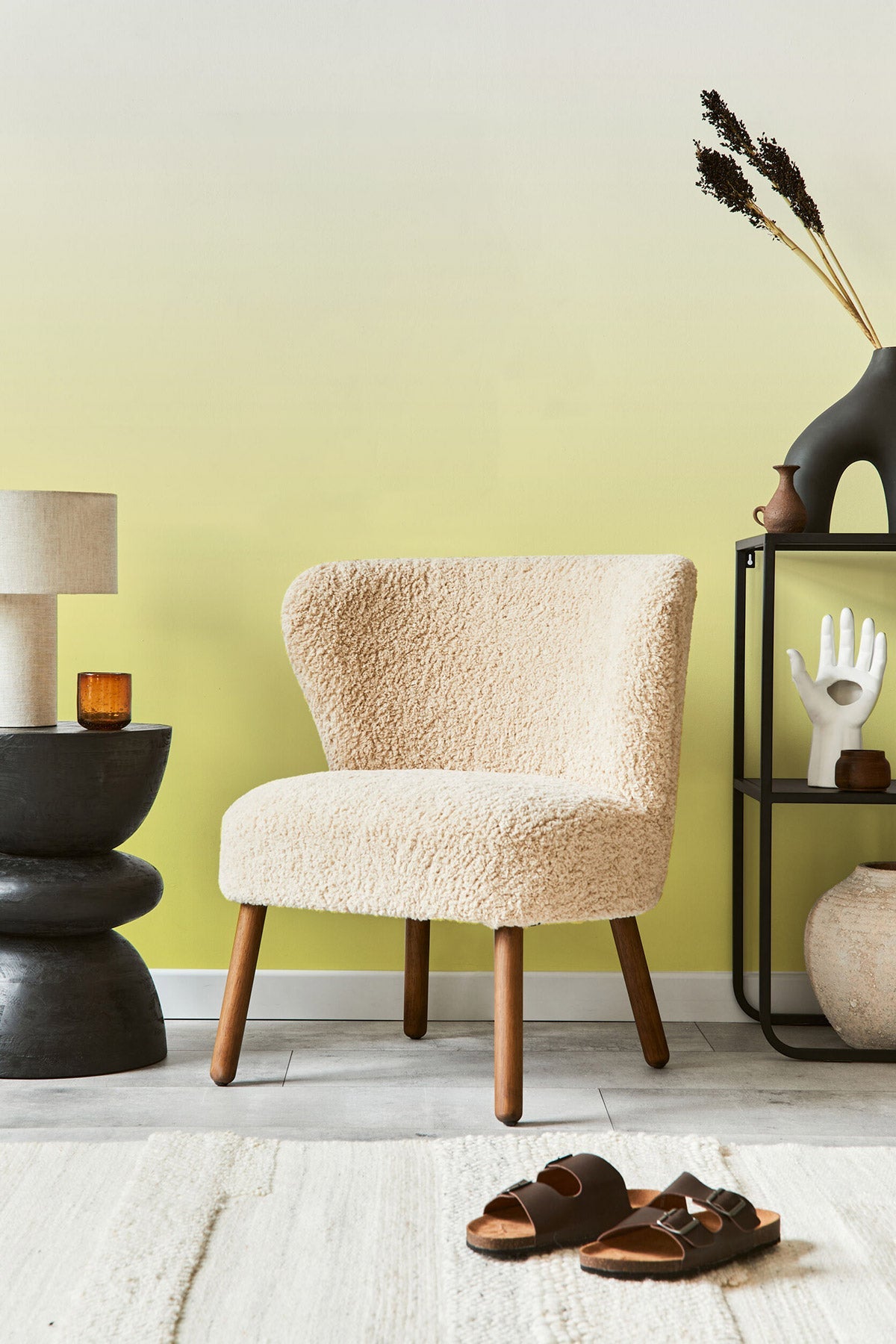 Lemonade wallpaper in a room