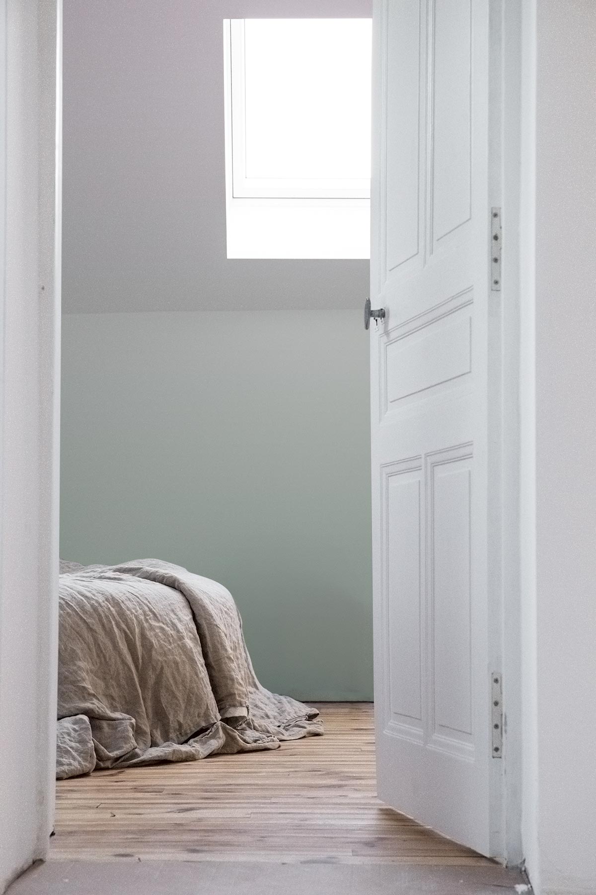 Spring Sage Wallpaper in a bedroom